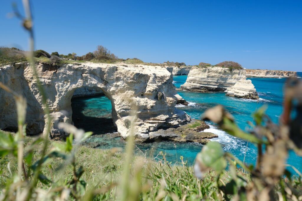 Apulia wybrzeże - widok na szmaragdowe wody
