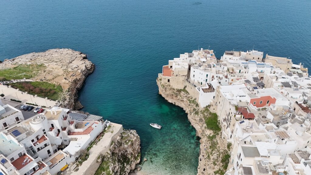 Polignano a Mare Soleckaphotography widok od strony plaży na morze